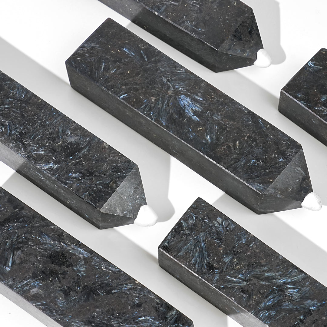 Natural Arfvedsonite with Garnet Stone Point