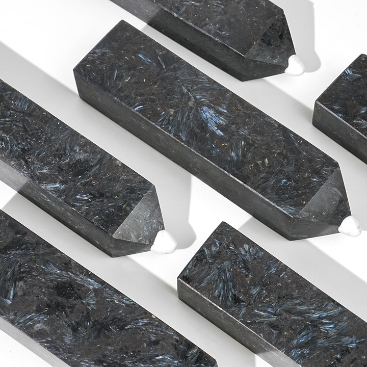 Natural Arfvedsonite with Garnet Stone Point