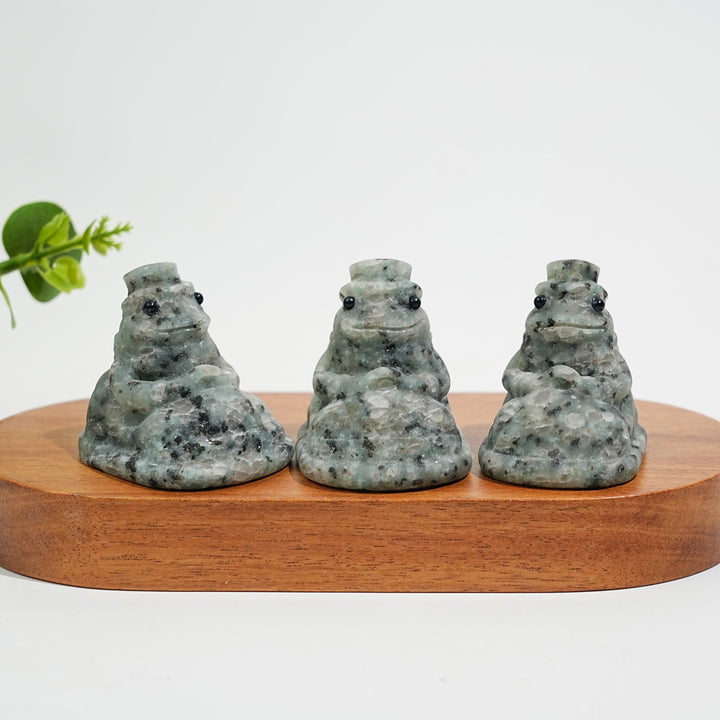 Natural Bumper Car Frog Crystal Carving