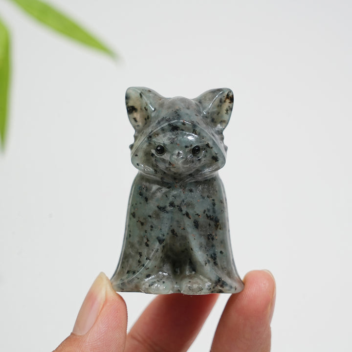 Escultura de Gato Encapuchado de Cristal Natural