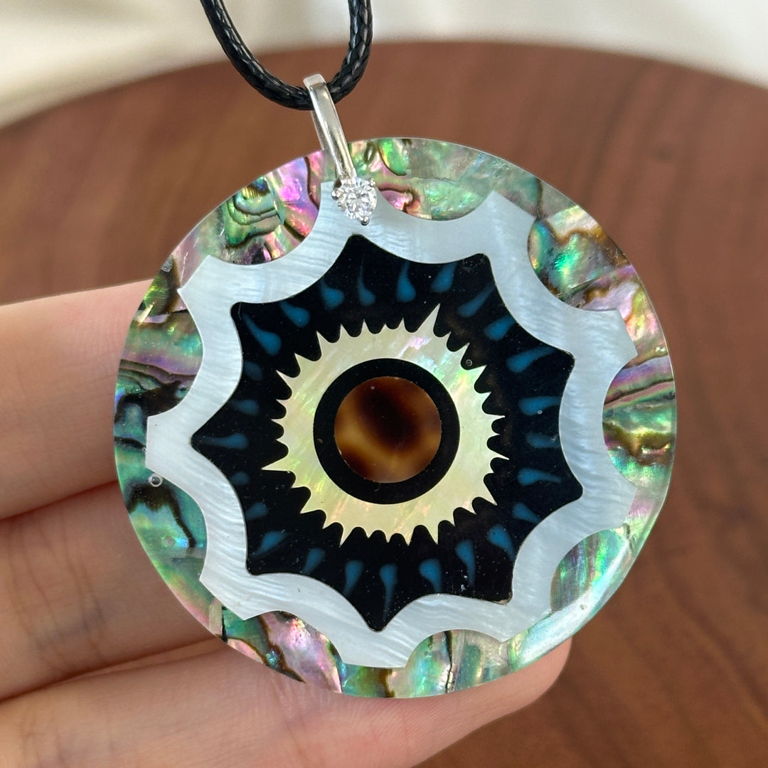 Natural Shell Round Resin Pendant