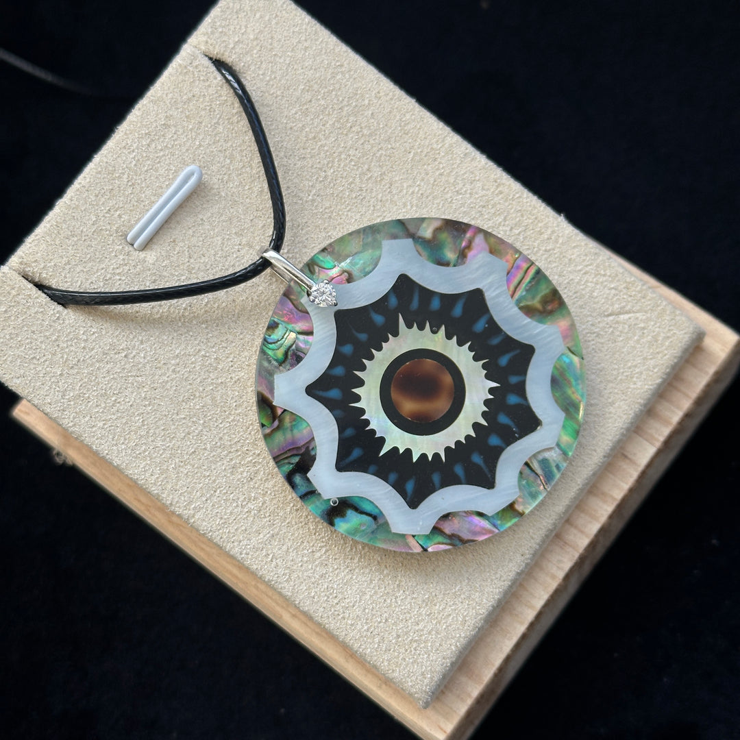 Natural Shell Round Resin Pendant