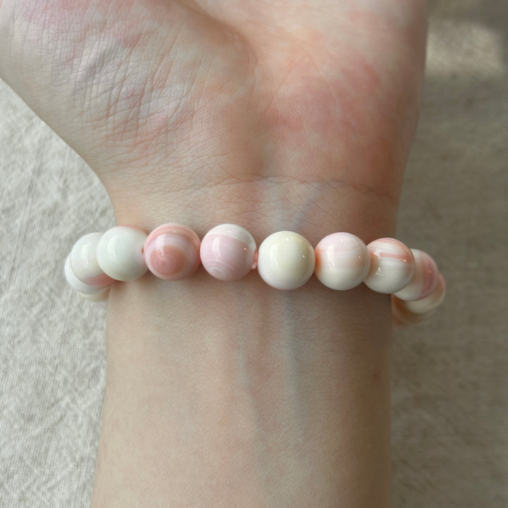 Queen Conch Shell Bead Bracelet 9.3-9.7mm