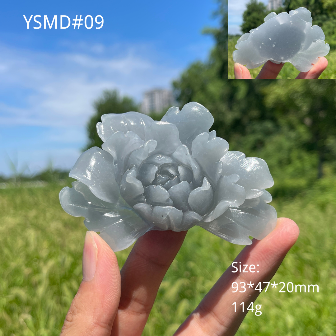 Tallado de Flor de Peonía en Cristal Anhidrita Natural y Único