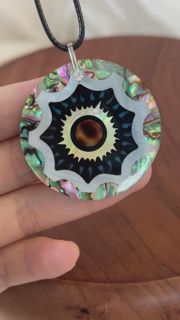 Natural Shell Round Resin Pendant