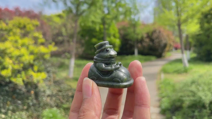 Natural Bumper Car Frog Crystal Carving