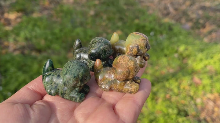 Natural Carving Fuchsite in Quartz Mini Dog