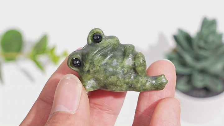 Natural Crystal Cute Frog Carving