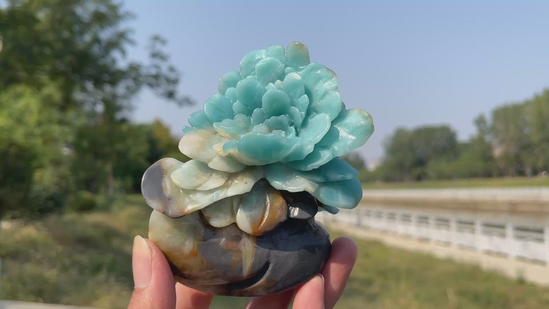 Einzigartige, natürliche, kunstvoll geschnitzte Blume aus blauem Quarzit