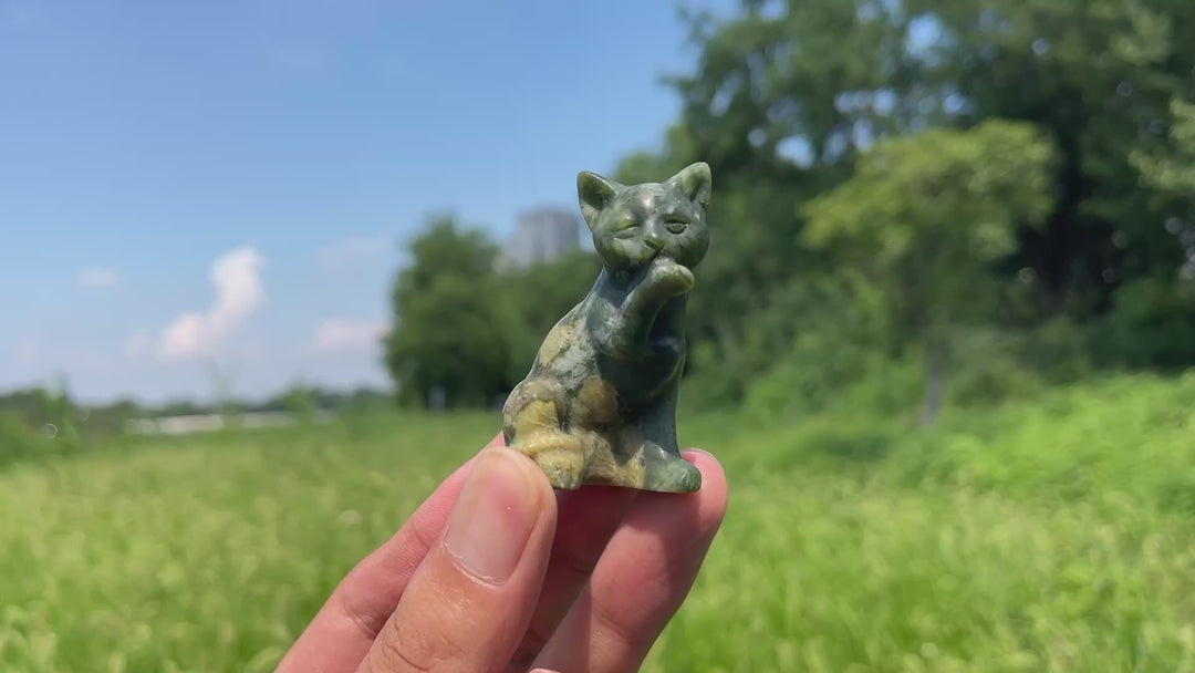 Natural Crystal Lovely Licking‑paw Cat