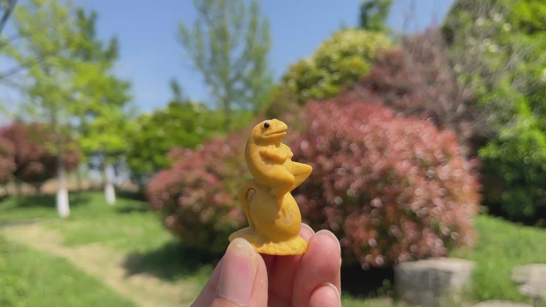Natural Crystal Relaxed Frog Carving