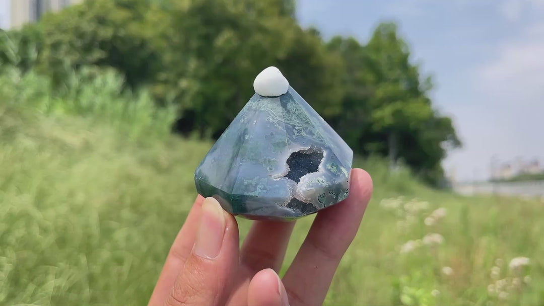 Natural Crystal Moss Agate Diamond Carving
