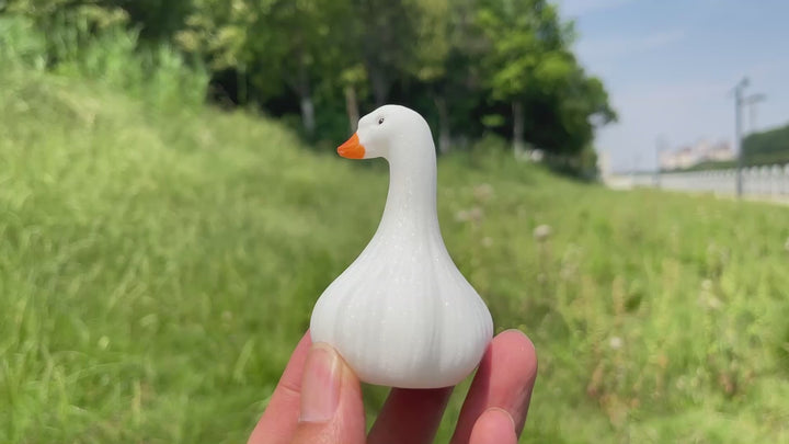Natural Lovely White Jade Garlic Duck Carving