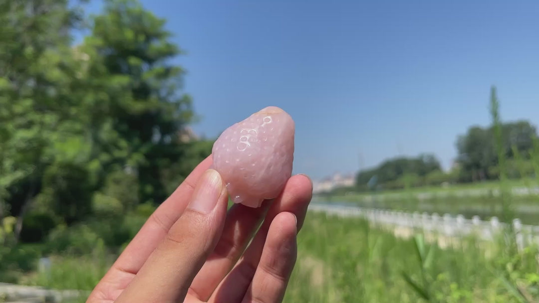 Natural Crystal Delicate Strawberry Carving