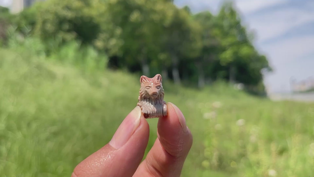 Natural Crystal Alashan Agate Wolf Head Carving