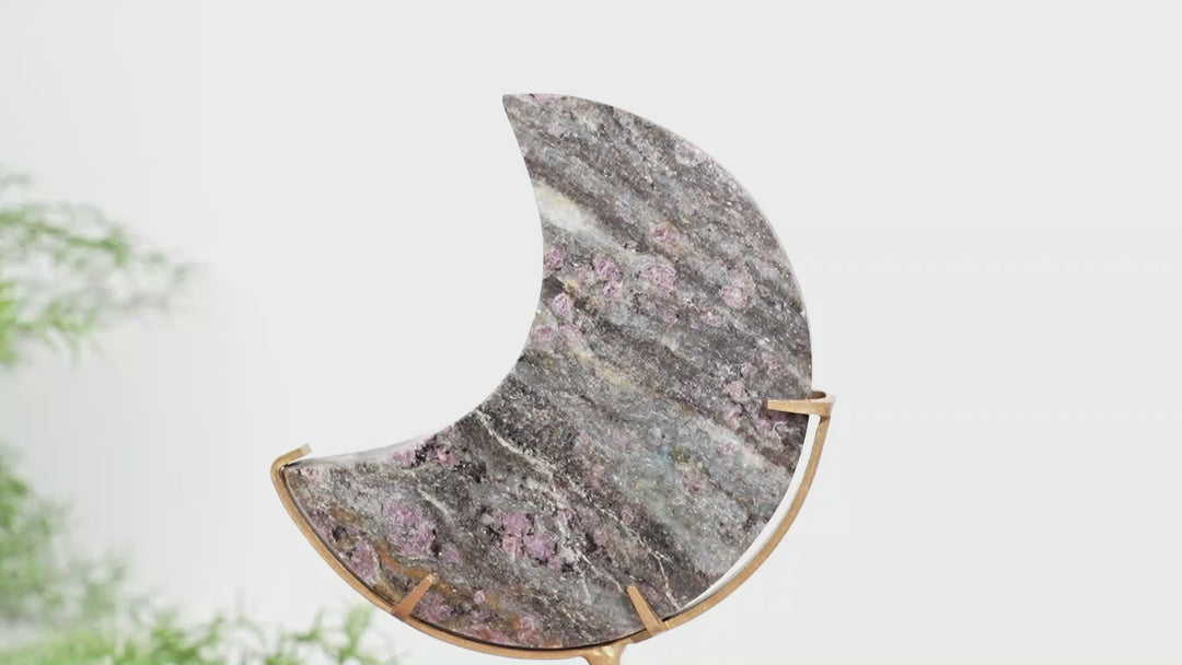 Unique,Natural Crystal Garnet Moon Carving