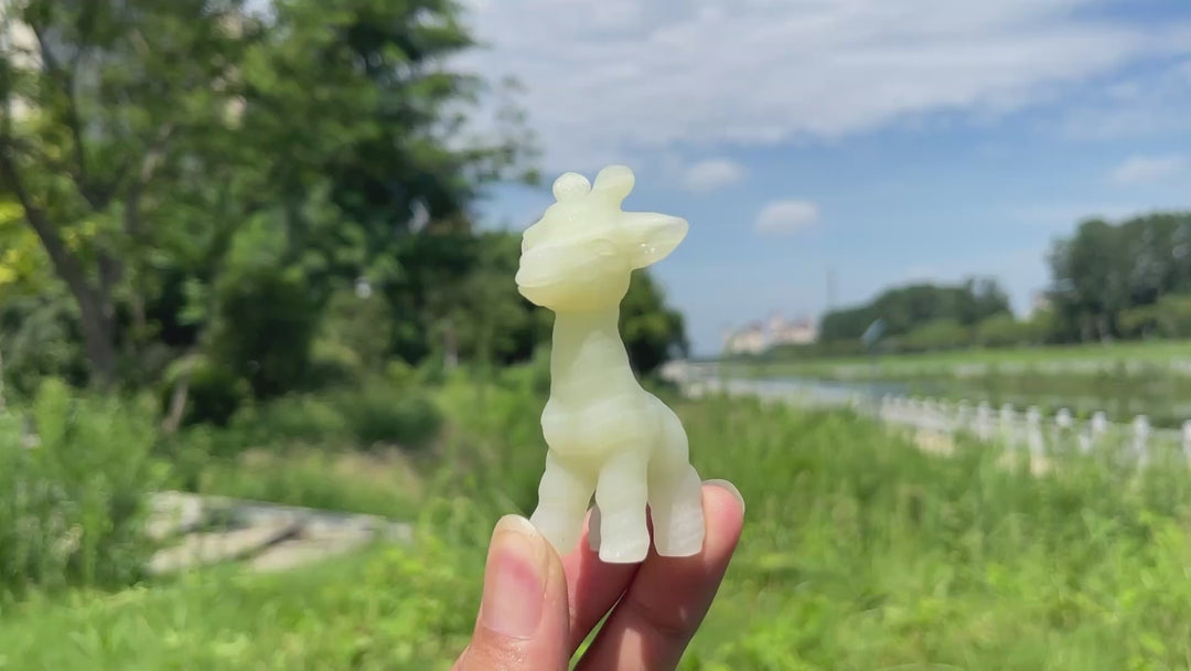 Natural Crystal Standing Cute Giraffe Carving