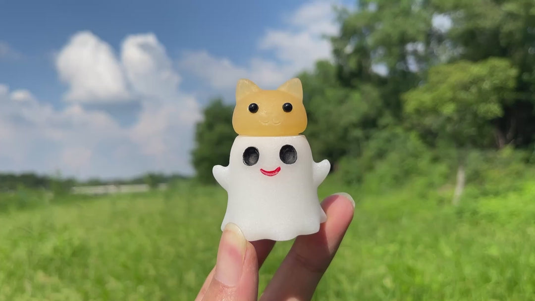 Natural Crystal Ghost Bun Cat Carving
