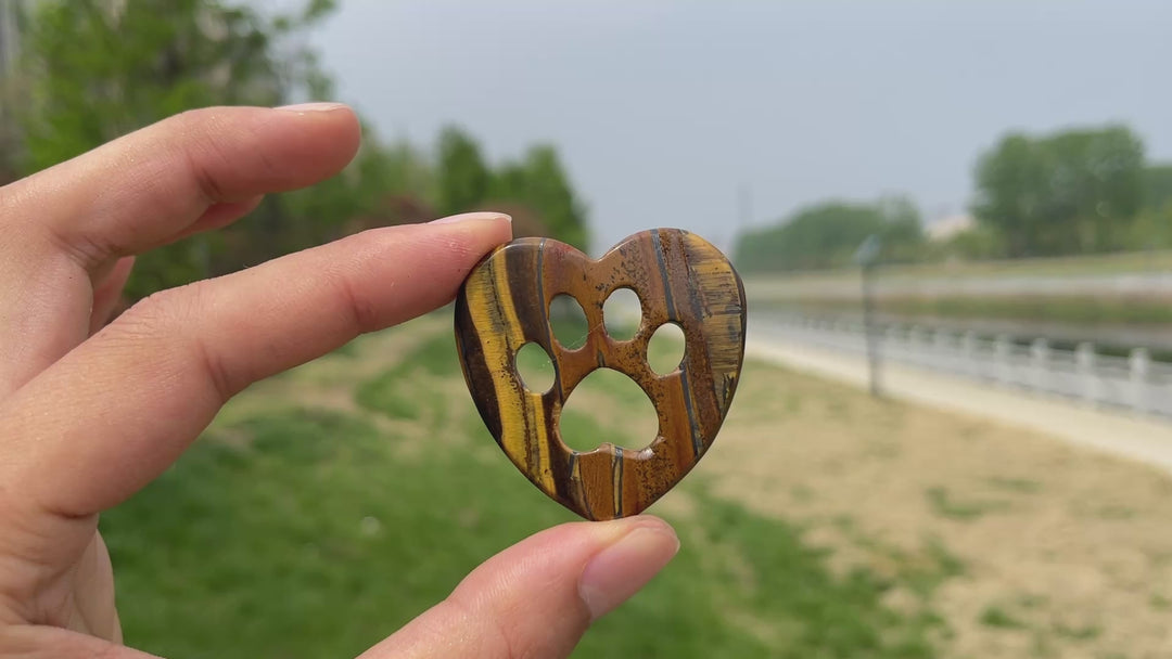 Natural Crystal Heart Cat Paw Carving
