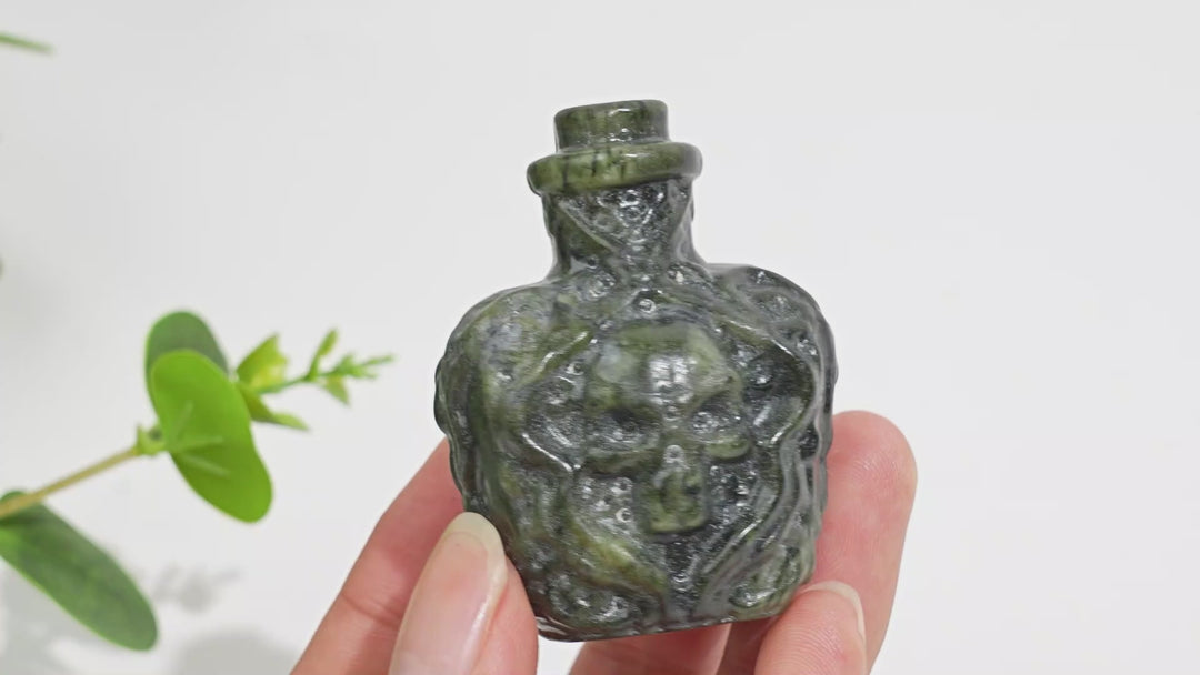 Natural Crystal Carving Skull Poison Bottle