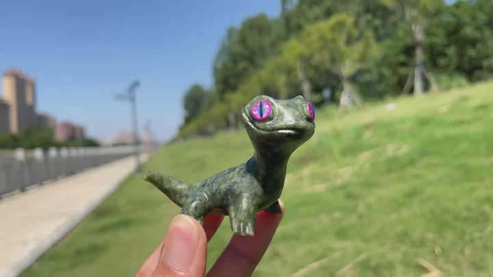 Natural Crystal Big-Eyed Lizard Carving
