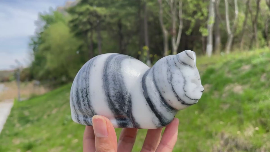 Unique,Natural Crystal Loaf Cat Carving