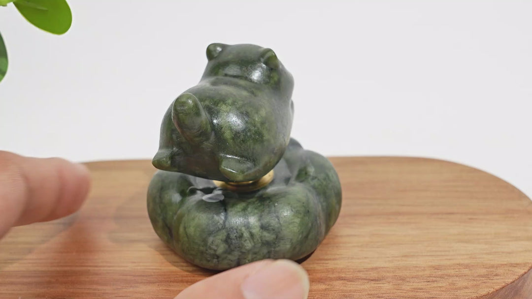 A Slightly Imperfect Natural Crystal Serpentine Wobble Cat