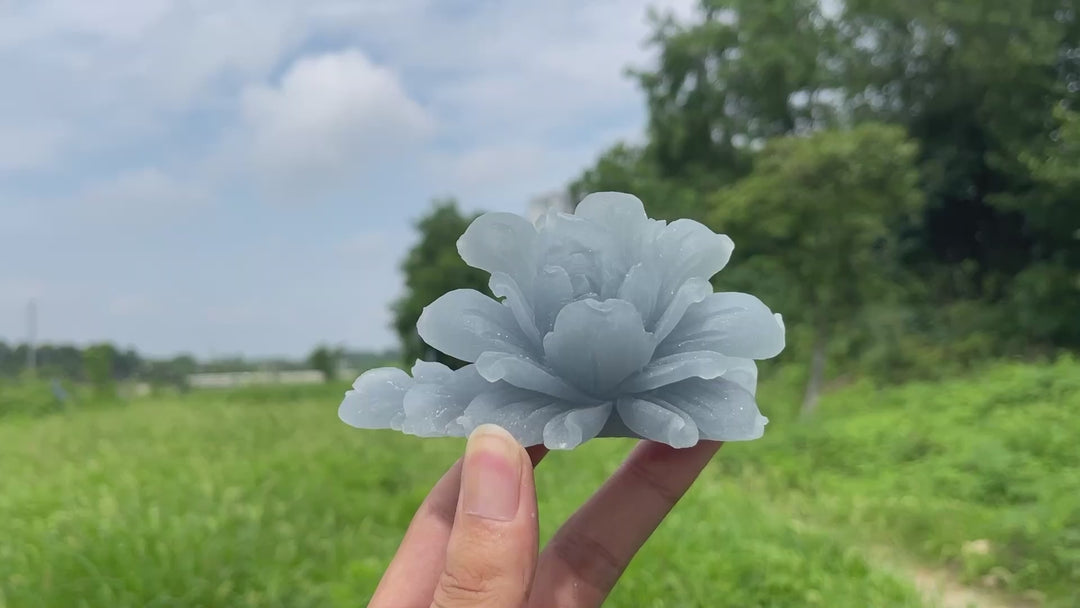 Tallado de Flor de Peonía en Cristal Anhidrita Natural y Único