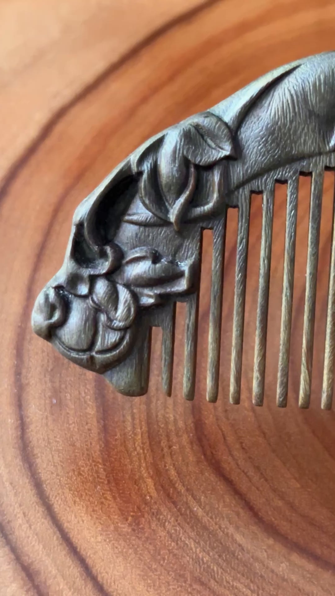 Green Sandalwood Peony Carved Comb
