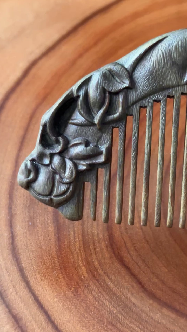 Green Sandalwood Peony Carved Comb